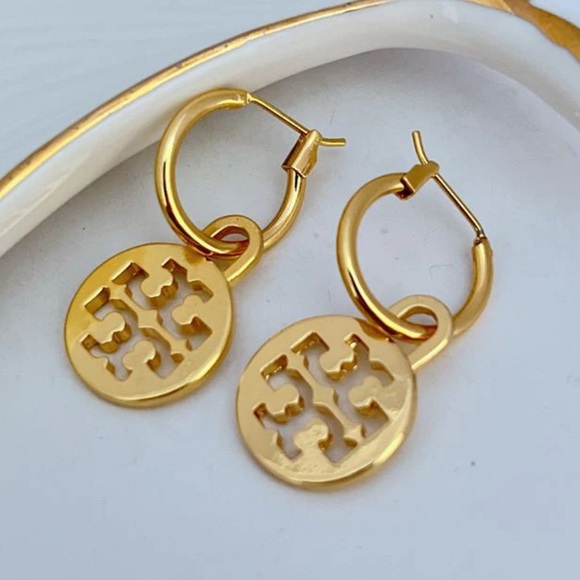 TORY BURCH • Gold Miller Huggie Hoop Earrings - Picture 3 of 7